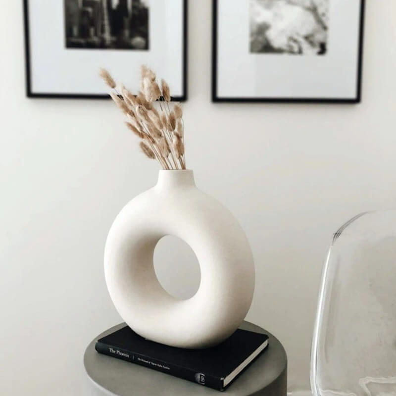 Nordic circular ceramic vase with dried flowers