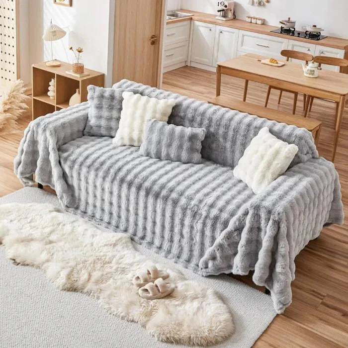 [Compre 1, Leve 2 + Almofada de Brinde] Kit Camélia - Capa em Chenille com Escudo Anti-Manchas e Anti-Odor