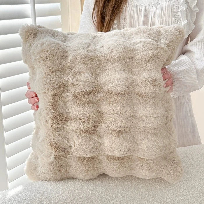 [Compre 1, Leve 2 + Almofada de Brinde] Kit Camélia - Capa em Chenille com Escudo Anti-Manchas e Anti-Odor