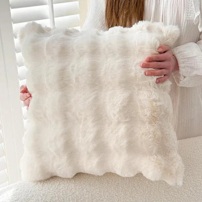 [Compre 1, Leve 2 + Almofada de Brinde] Kit Camélia - Capa em Chenille com Escudo Anti-Manchas e Anti-Odor