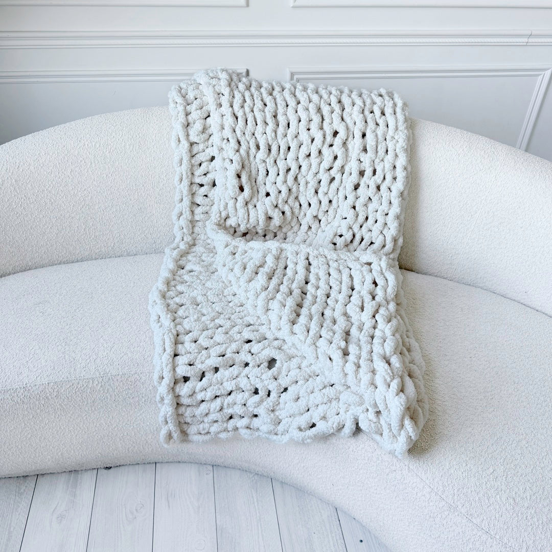 Stylish throw blankets for couch in chunky knit design