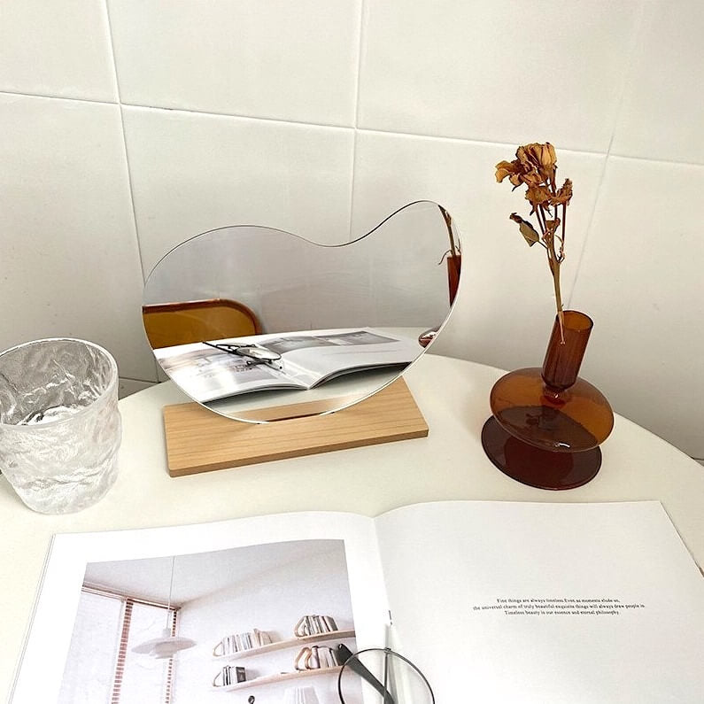 Korean style heart-shaped makeup mirror with storage